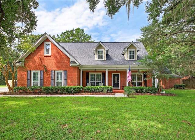 Property at 211 Meadow Ridge Dr, Tallahassee, FL 32312, 4 beds, 4 baths