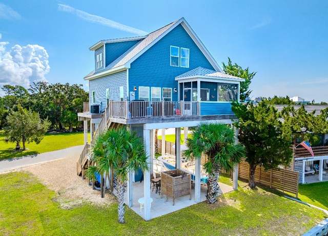 Property at 28 Gulf Breeze Dr, Crawfordville, FL 32327, 3 beds, 2.5 baths