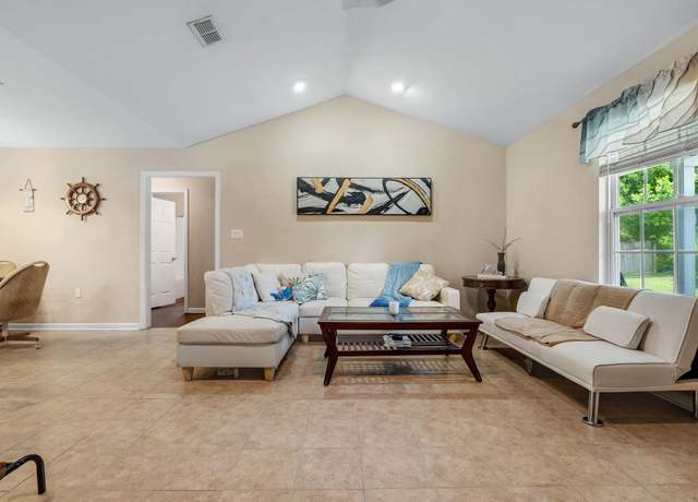Property at 4831 Jackson Cv, Tallahassee, FL 32304, 3 beds, 2 baths