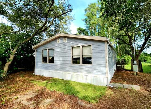 Property at 2168 Massachusetts Ave, Carrabelle, FL 32322, 3 beds, 2 baths