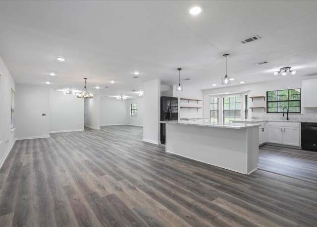 Property at 2316 Monaco Dr, Tallahassee, FL 32308, 5 beds, 3 baths
