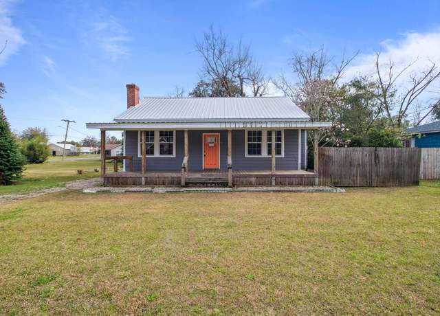 Property at 1209 W King St, Quincy, FL 32351, 3 beds, 1.5 baths
