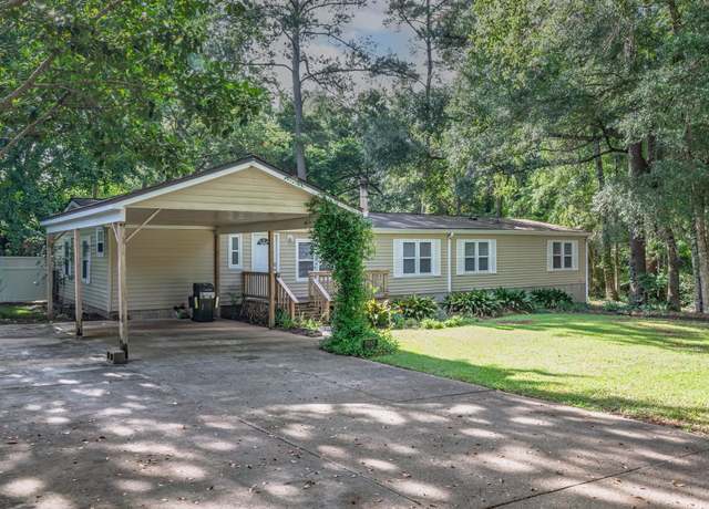 Property at 2081 Mistletoe Ct, Tallahassee, FL 32317, 5 beds, 3 baths