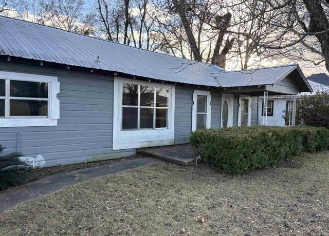 Property at 20715 SE Elmore Ave, Blountstown, FL 32424, 3 beds, 2 baths