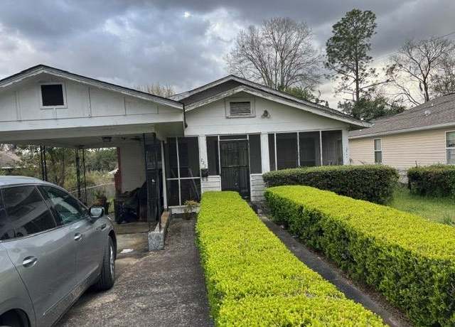 Property at 229 E Clark St, Quincy, FL 32351, 3 beds, 2 baths