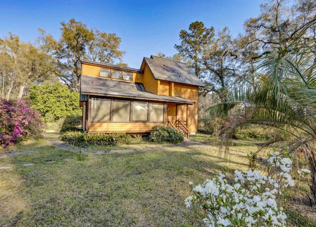 Property at 5009 Veterans Memorial Dr, Tallahassee, FL 32309, 3 beds, 2 baths