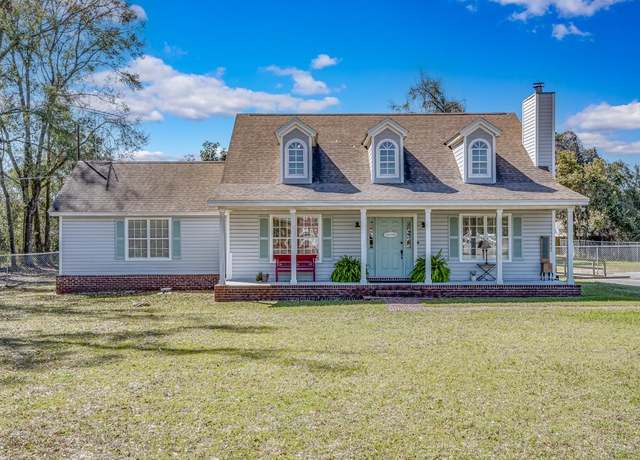 Property at 158 Ochlockonee St, Crawfordville, FL 32327, 3 beds, 2.5 baths