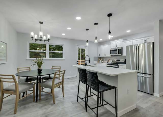 Property at 302 Glenview Dr, Tallahassee, FL 32303, 5 beds, 2 baths