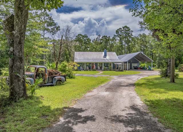 Property at 115 Isle Of Paradise Rd, Crawfordville, FL 32327, 5 beds, 3 baths