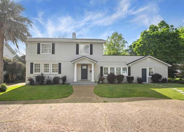 Property at 326 N 8th St, Quincy, FL 32351, 4 beds, 3.5 baths