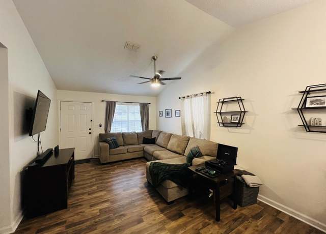 Property at 3084 Stillwell Ln, Tallahassee, FL 32301, 3 beds, 2 baths