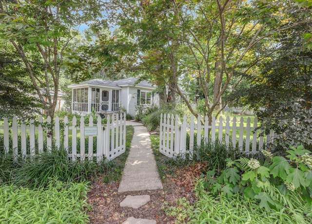 Property at 501 Collins Dr, Tallahassee, FL 32303, 3 beds, 2 baths