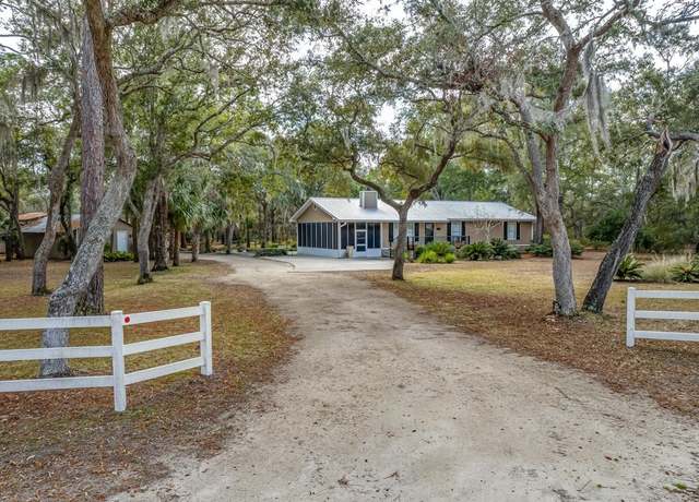 Property at 39 Aucilla St, Panacea, FL 32346, 3 beds, 2 baths