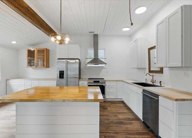 Property at 209 SE 10th St, Steinhatchee, FL 32359, 2 beds, 1.5 baths