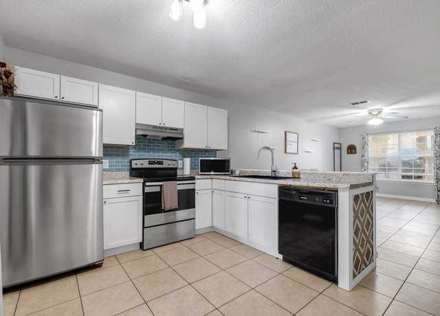 Property at 1903 Larette Dr, Tallahassee, FL 32301, 2 beds, 2.5 baths