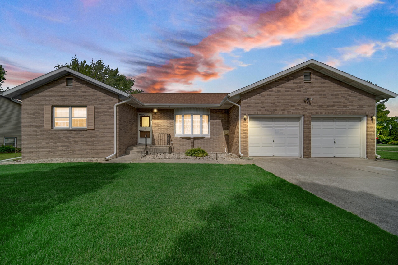 171 Linden Ct, Hebron, IN 46341