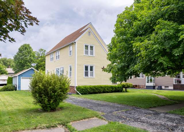 Property at 204 E Lincoln St, Kentland, IN 47951, 3 beds, 2.5 baths