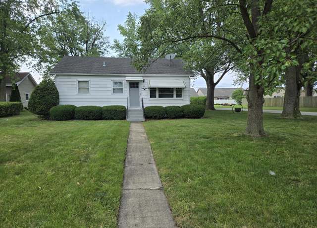 Property at 300 Cedar St, Crown Point, IN 46307, 3 beds, 1 bath