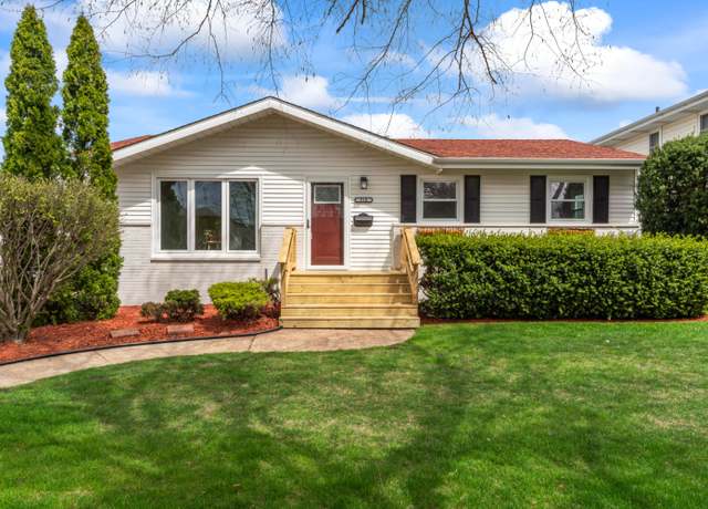 Property at 910 W Pine Pl, Griffith, IN 46319, 3 beds, 2.5 baths