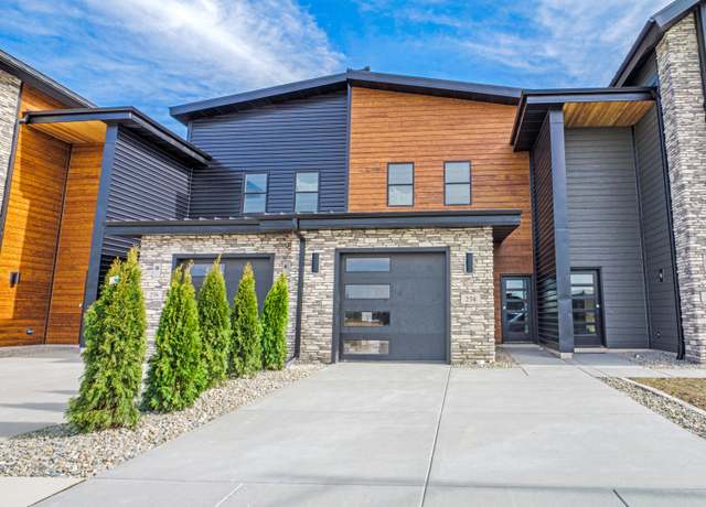 Property at 274 Sawgrass Dr, Crown Point, IN 46307, 2 beds, 2.5 baths