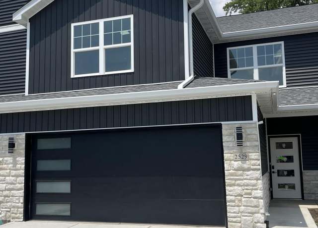 Property at 2529 Longwood Dr, Highland, IN 46322, 3 beds, 2.5 baths