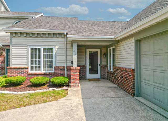 Property at 612 W 94th Ct, Crown Point, IN 46307, 2 beds, 2 baths