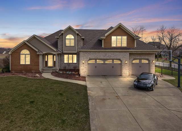 Property at 15 Lockerbie Grn, Valparaiso, IN 46385, 6 beds, 4.5 baths