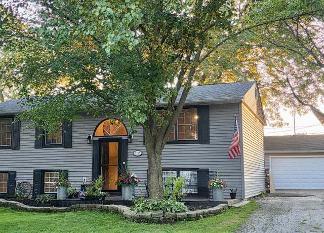 Property at 1703 Lind Ln, Valparaiso, IN 46383, 5 beds, 2 baths