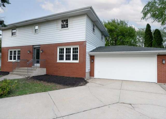 Property at 9345 Garfield Ct, Crown Point, IN 46307, 4 beds, 3 baths