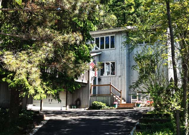 Property at 37 Beach Ln, Ogden Dunes, IN 46368, 4 beds, 4.5 baths