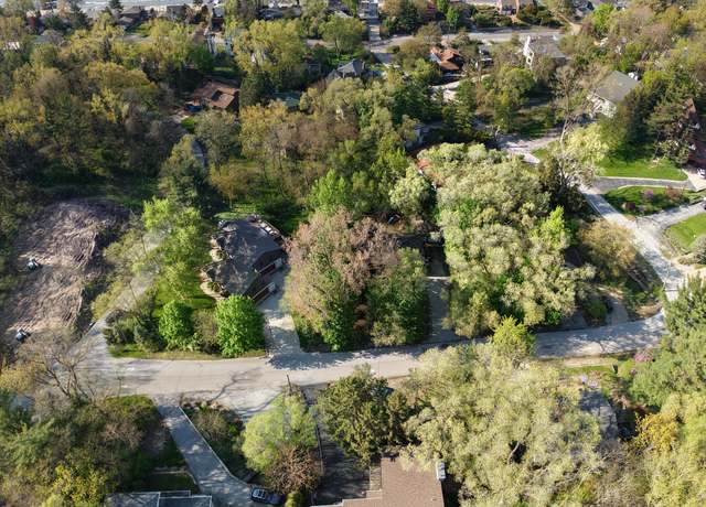 Property at 37 Beach Ln, Ogden Dunes, IN 46368, 4 beds, 4.5 baths