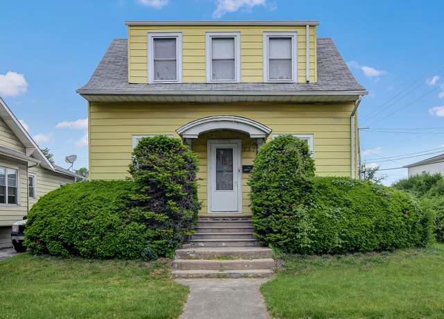 Property at 737 Cherry St, Hammond, IN 46324, 3 beds, 1 bath