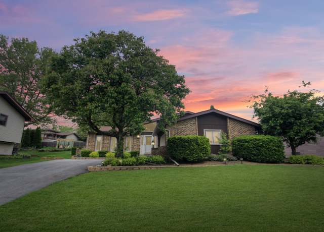 Property at 705 Cottonwood Dr, Dyer, IN 46311, 3 beds, 2 baths