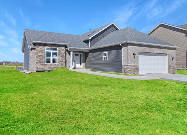 Property at 3046 W 84th Pl, Merrillville, IN 46410, 4 beds, 3 baths