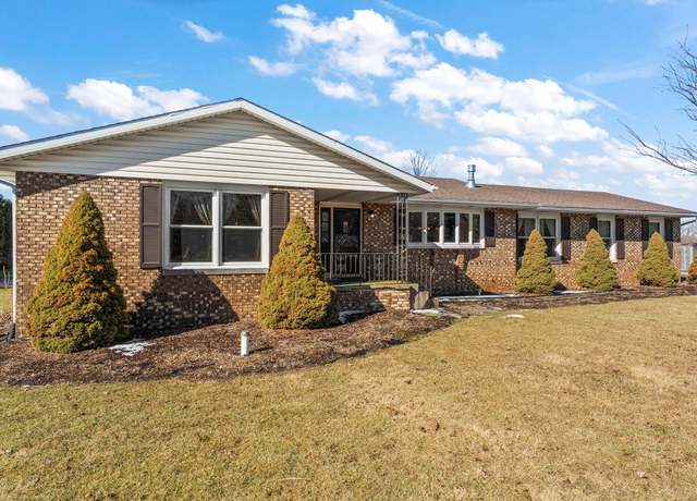 Property at 62 Goldenrod Dr, Valparaiso, IN 46385, 3 beds, 3.5 baths