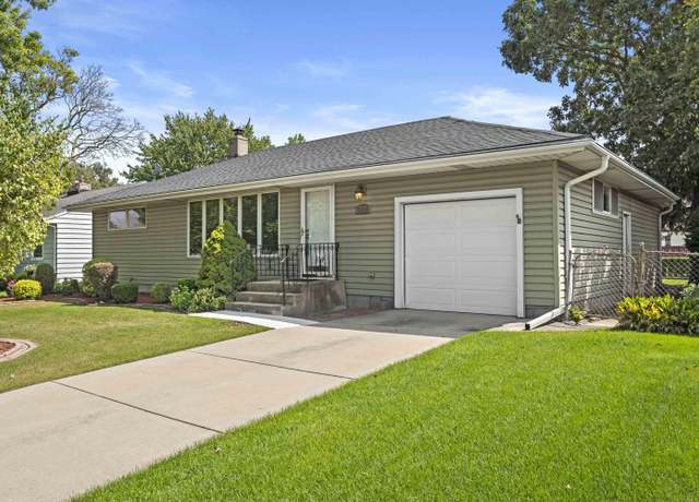 Property at 3232 Franklin St, Highland, IN 46322, 3 beds, 2 baths