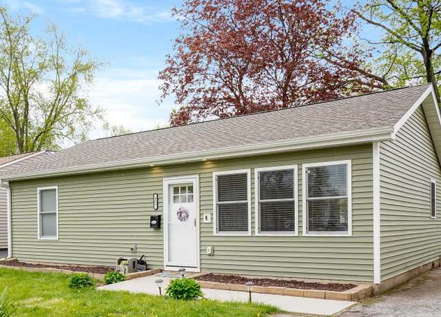 Property at 405 Chester Ave, Valparaiso, IN 46383, 3 beds, 1 bath