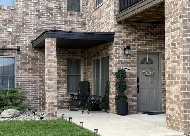 Property at 1366 Parke Dr, Crown Point, IN 46307, 2 beds, 2 baths