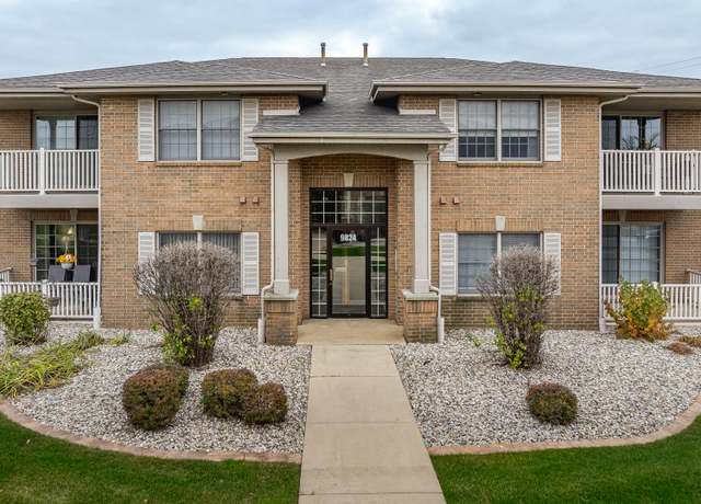 Property at 9824 Wildwood Ct Unit 2B, Highland, IN 46322, 2 beds, 2 baths