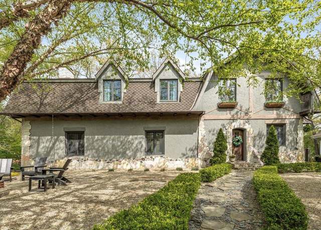 Property at 501 El Portal Dr, Michiana Shores, IN 46360, 5 beds, 3.5 baths