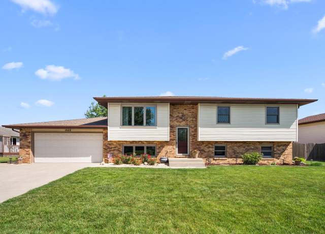 Property at 1522 W 99th Ave, Crown Point, IN 46307, 4 beds, 2 baths