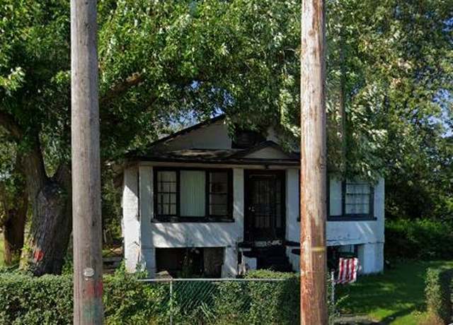 Property at 860 Virginia St, Gary, IN 46402, 6 beds, 2 baths