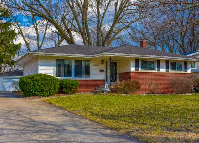 Property at 9133 Foliage Ln, Munster, IN 46321, 3 beds, 2.5 baths
