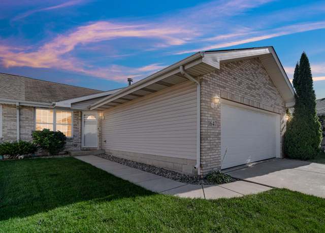 Property at 1647 Golden Oak Dr, Crown Point, IN 46307, 2 beds, 2 baths