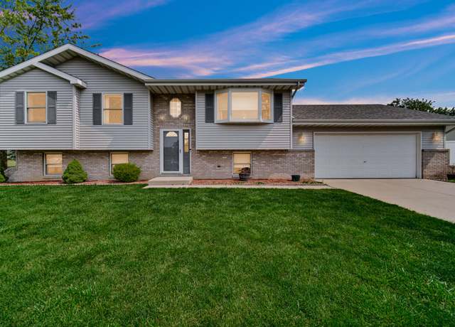 Property at 662 Seminole Dr, Lowell, IN 46356, 4 beds, 2 baths
