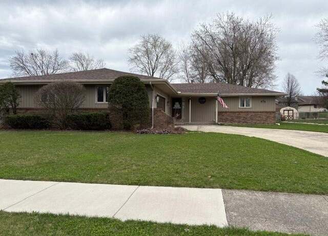 Property at 943 Pawnee Dr, Crown Point, IN 46307, 3 beds, 2 baths