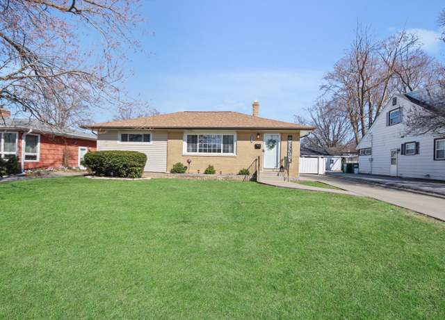 Property at 8213 Kooy Dr, Munster, IN 46321, 3 beds, 2.5 baths