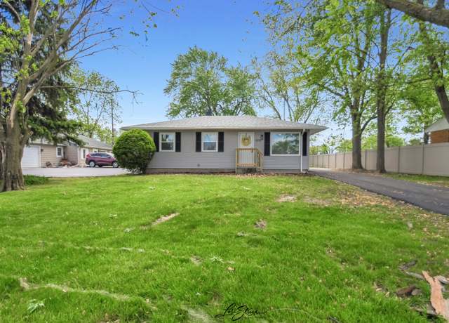 Property at 999 E Joliet St #42, Crown Point, IN 46307, 4 beds, 2 baths