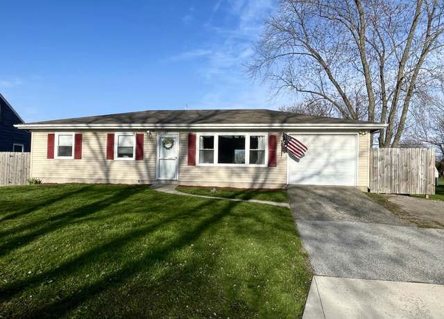 Property at 747 Governor Rd, Valparaiso, IN 46385, 3 beds, 1.5 baths