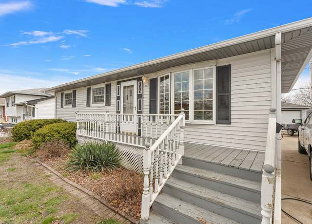 Property at 9425 5th St, Highland, IN 46322, 3 beds, 1 bath